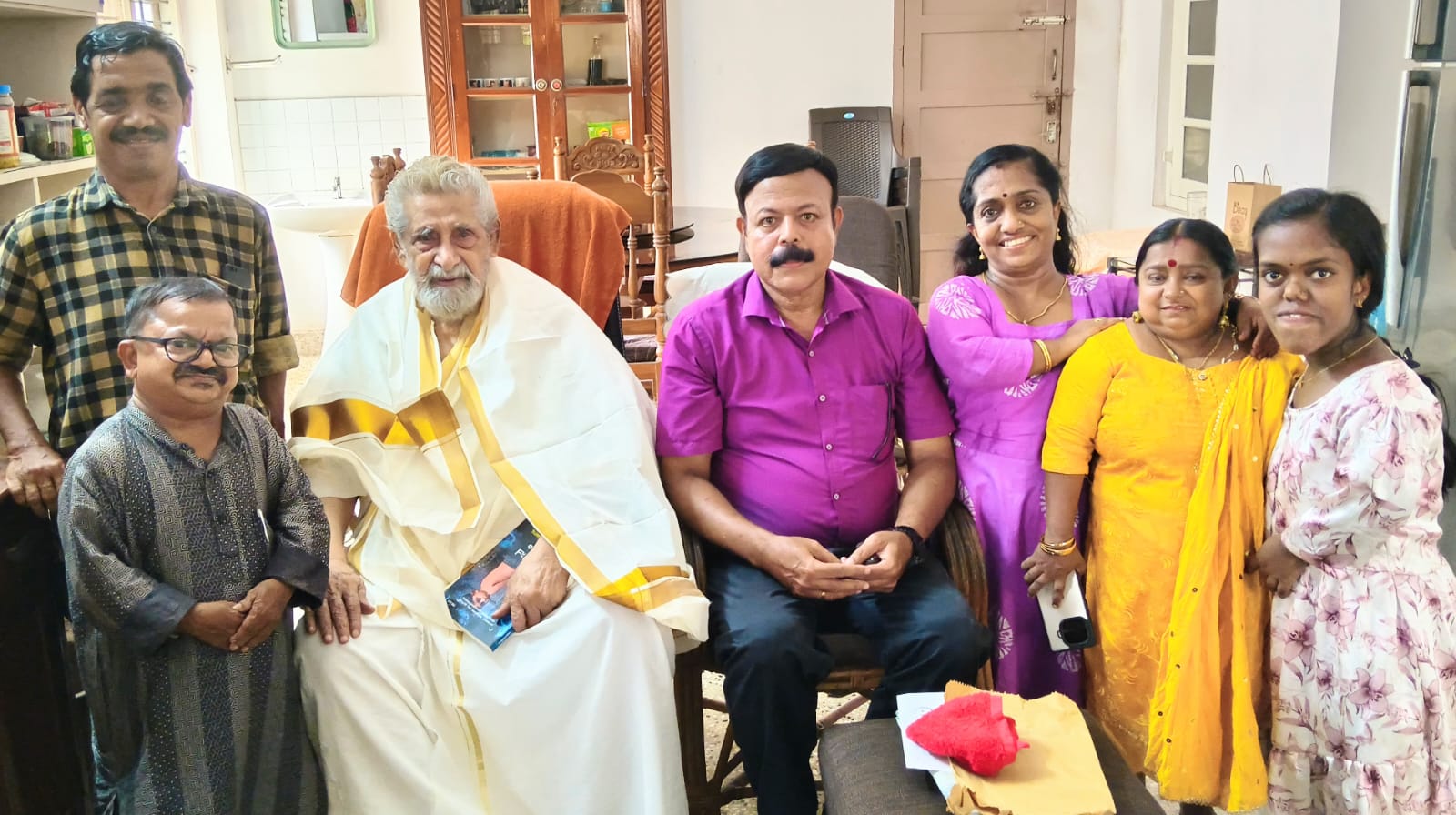 ഡിഫറന്റ്‌ലി ഏബിൾഡ് എംപ്ലോയീസ് അസോസിയേഷൻ പ്രശസ്ത ചലച്ചിത്ര നടൻ മധുവിനെ ആദരിച്ചു